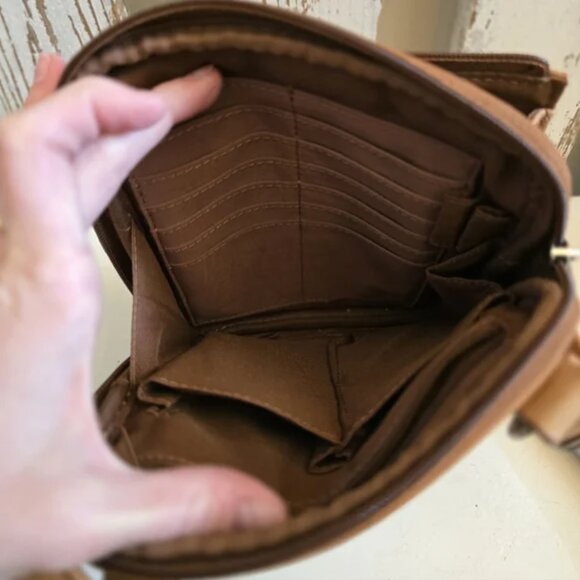 Vintage Leather Fossil Crossbody Purse - Picture 3 of 5